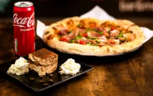 kóla, pizza