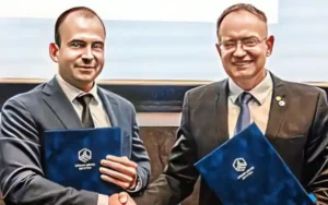Pintér Szabolcs, az SAP Hungary ügyvezető igazgatója és Dietz Ferenc, a Gábor Dénes Egyetem elnöke