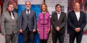 Deák Ferenc Állam- és Jogtudományi Kar dékánja, Lukács Eszter, az intézmény nemzetközi és stratégiai kapcsolatokért felelős elnökhelyettese, Lapsánszky András, az egyetem Pénzügyi Jogi Tanszékének vezetője, a Nemzeti Média- és Hírközlési Hatóság elnökhelyettese és Magyar Sándor, az EIVOK elnöke a győri konferencián. (Fotó: Adorján András)